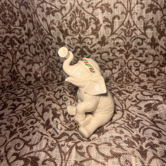 VINTAGE AUTHENTIC LENOX CHRISTMAS HOLIDAY ELEPHANT NUMBERED DL39 - Picture 2 of 5